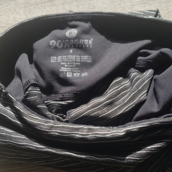 90 Degree yoga workout leggings - Picture 5 of 8